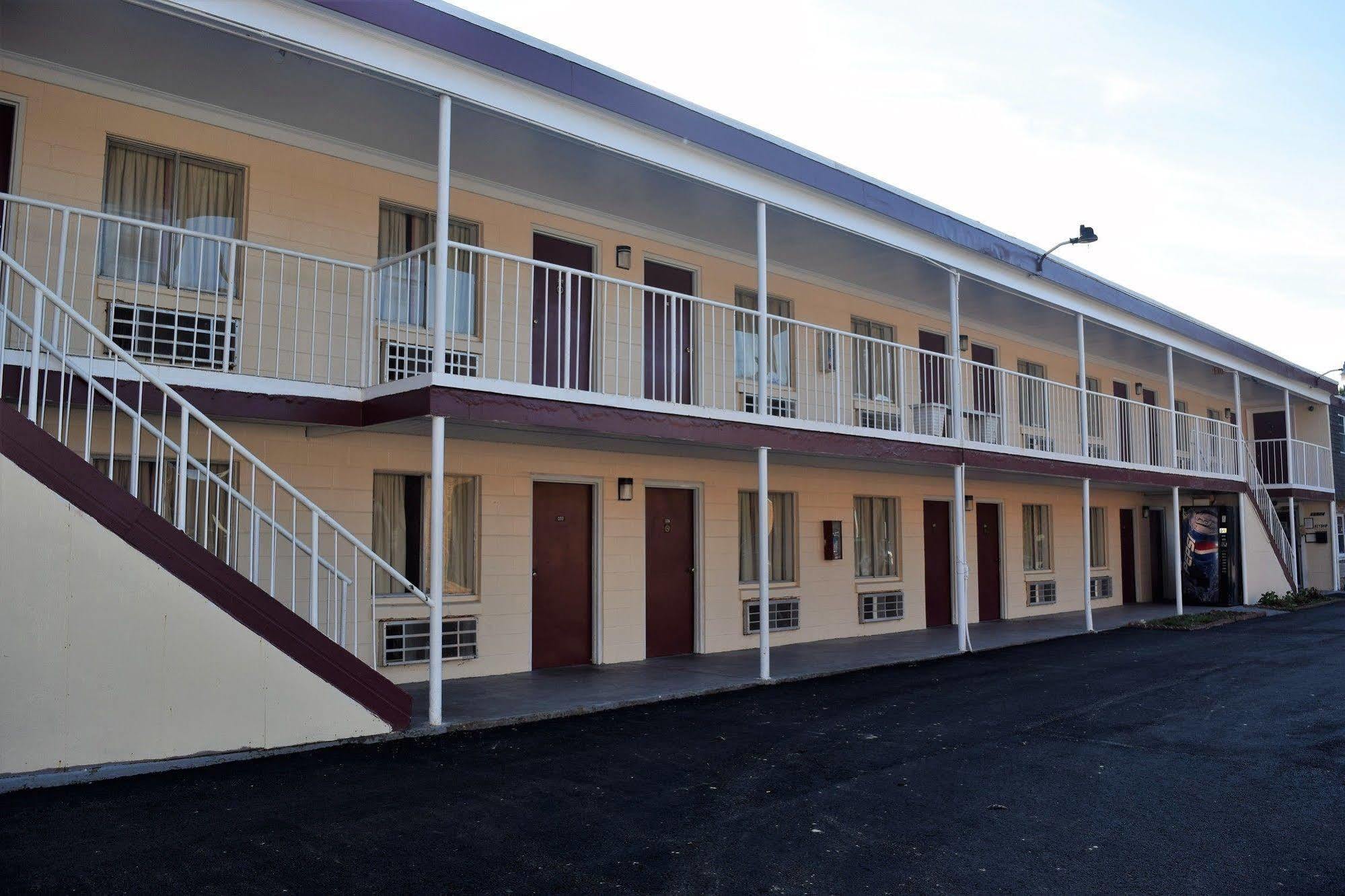 Fort Eustis Inn Ньюпорт-Ньюс Экстерьер фото